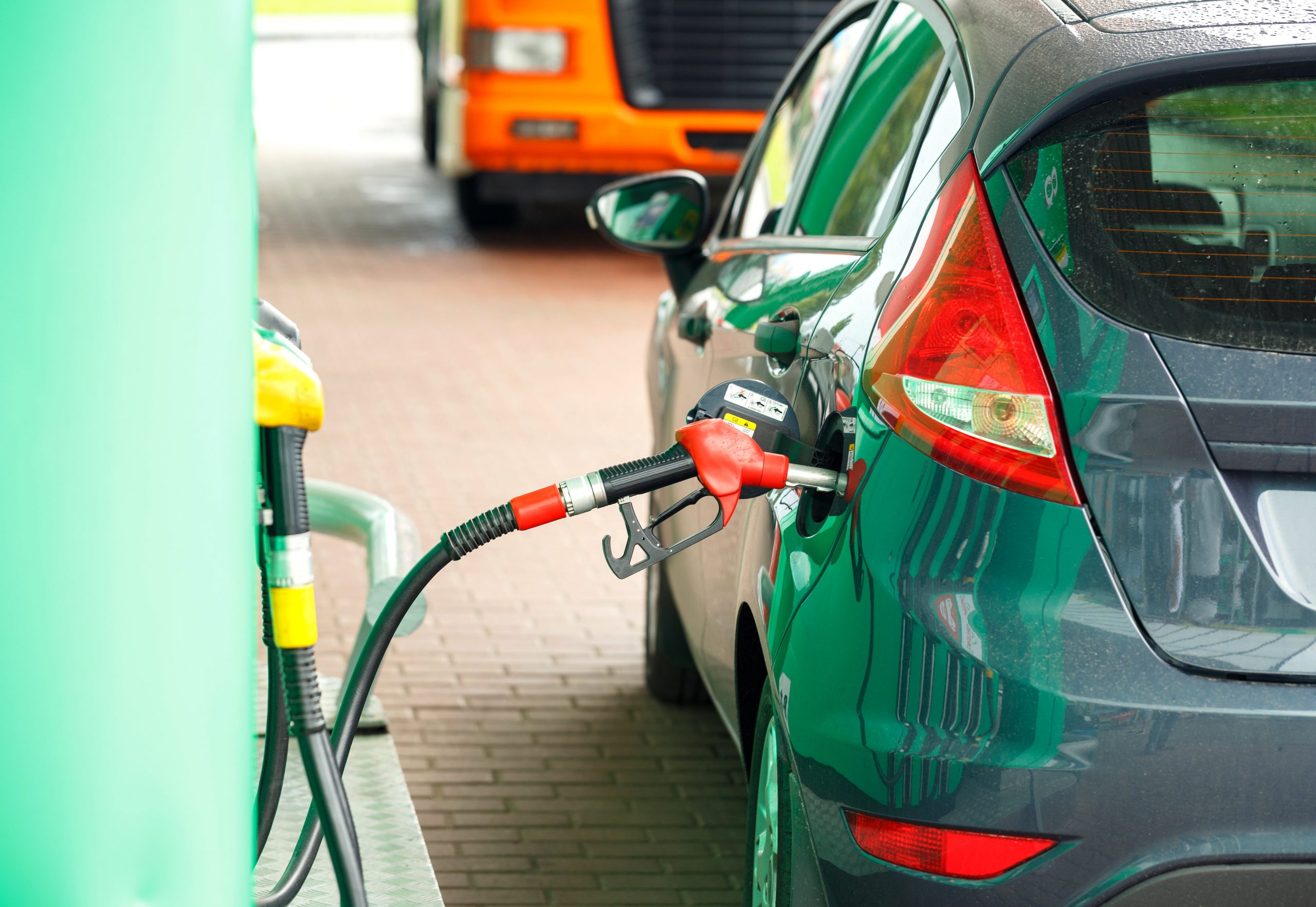 Biodieselin hyvät ja huonot puolet: Miten sitä verrataan fossiiliseen dieseliin?